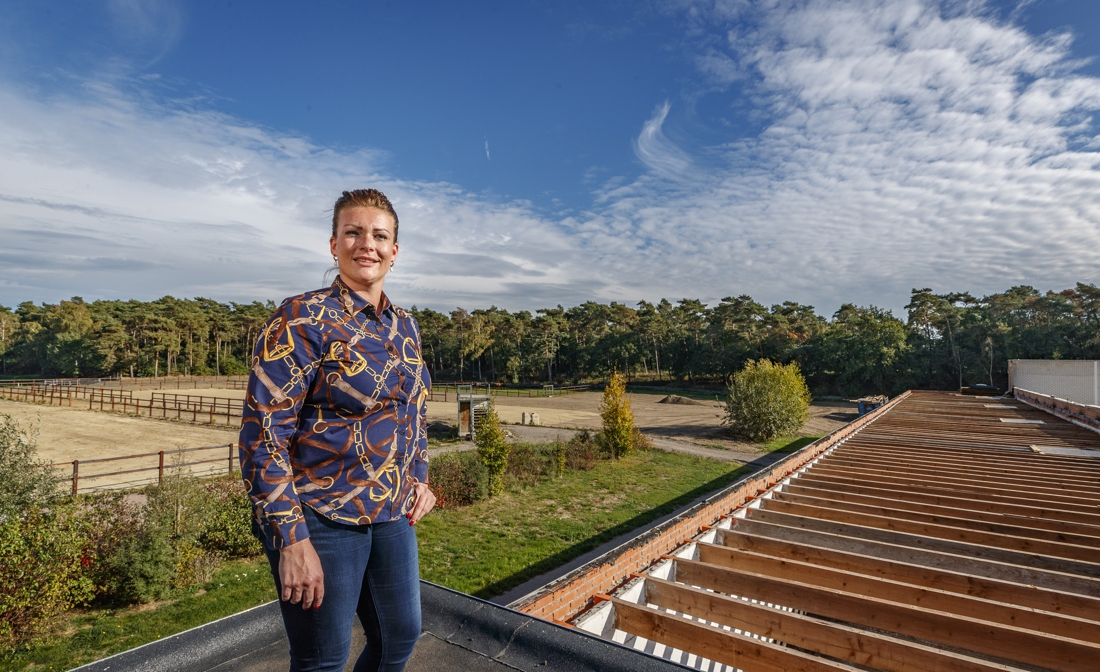 Voormalige manege Montfort wordt onderkomen voor luxepaarden